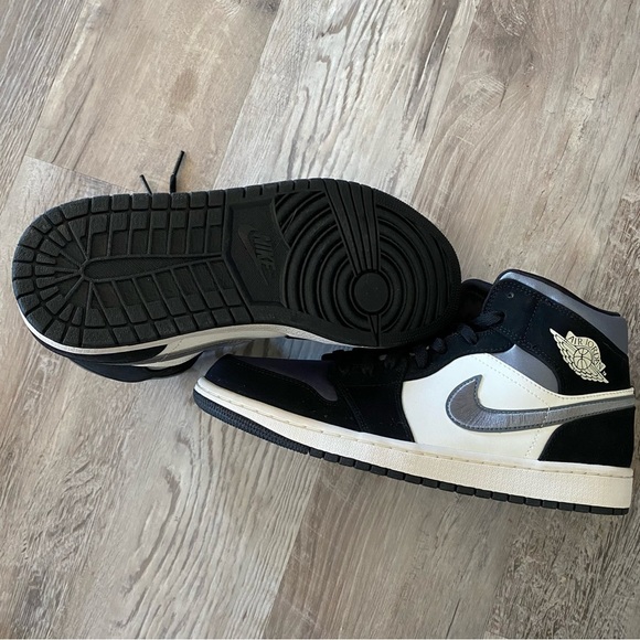NIKE NEW Air Jordan 1 Mid SE “Black/Smoke Grey-Sail” main image 6
